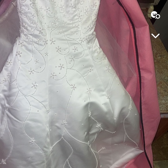 Wedding dress - Picture 2 of 2